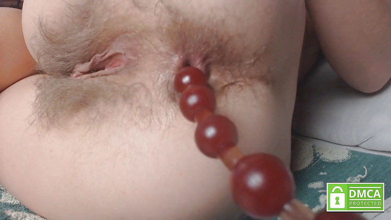 Miodelka: Primo piano giocando con il diverso. Spingere fuori le perline...