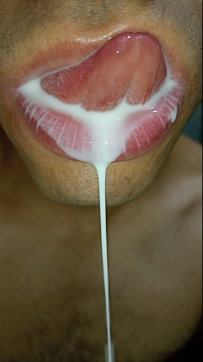 Rey rey: wytrysk w moich ustach, baw się swoją spermą i połykać...