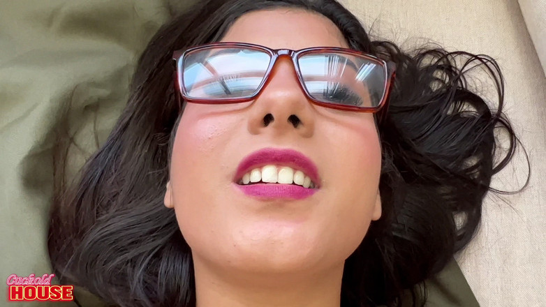 CuckoldHouse: Genç Brezilyalı kadın büyük yaraklı siyah bir adamla anal seks...