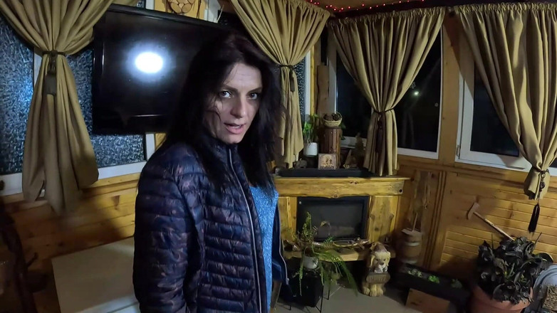 MilfyCalla: 청바지 차림의 카멜토 밀프 댄스, 놀리고 오줌 싸기 - 젖은 페티쉬 판타지 335