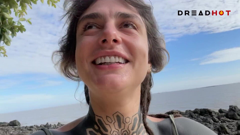 Dread Hot: Saya membuat percutian yang sangat lazat di pantai yang sepi...