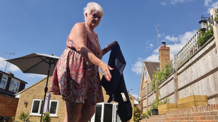 Uk Joolz: Flashing that ass again