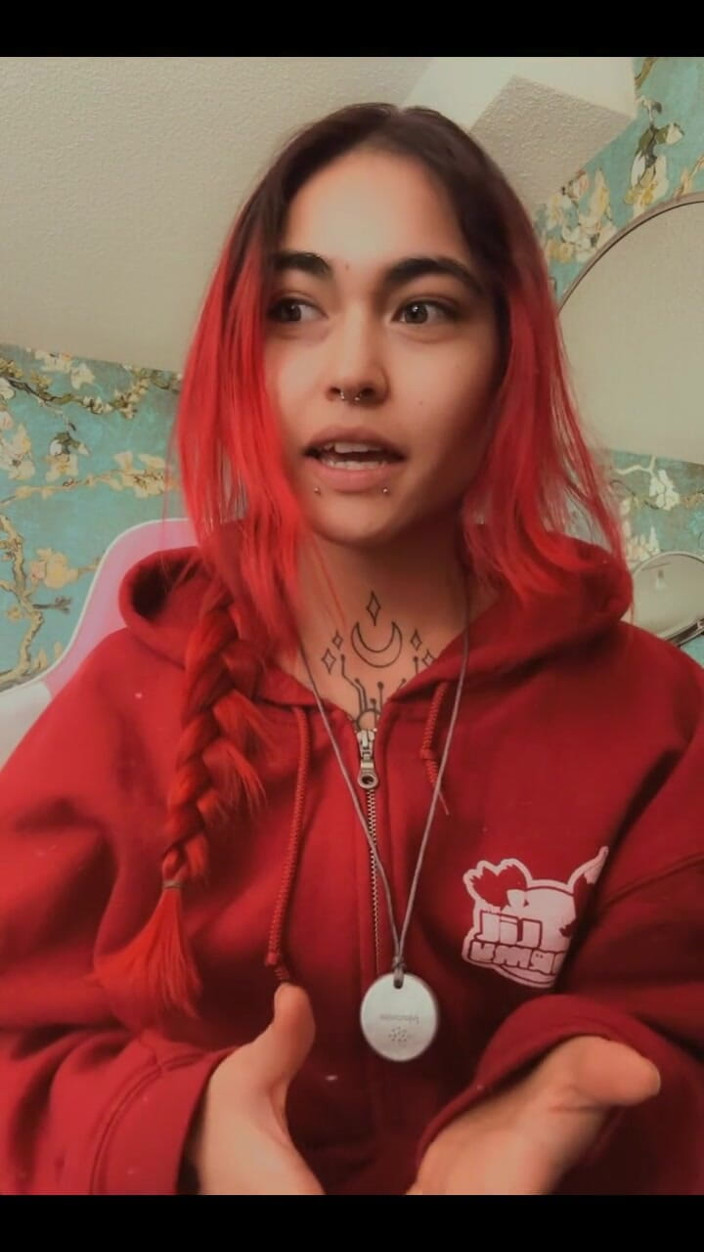 lilRavenFox: نعيش حياتنا هنا