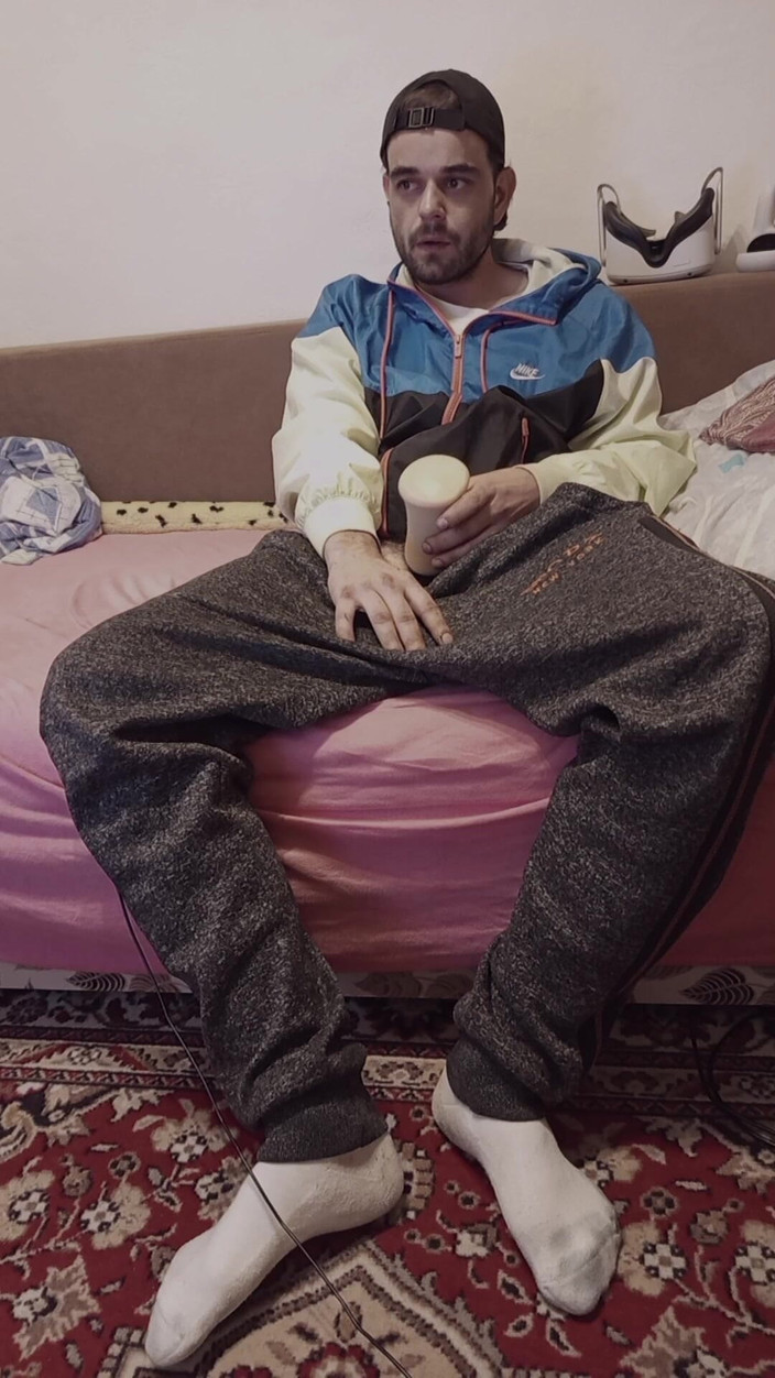 jerkofflover: Masturbeer in bed in mijn vrije tijd