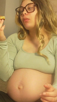 My Pregnant Stepsister Eats a Lot, Eats a Lot of Food, for an Hour