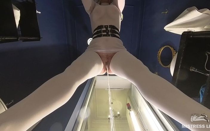 Mistress Legs: あなたは白いストッキングとハイヒールで愛人のトイレになりました