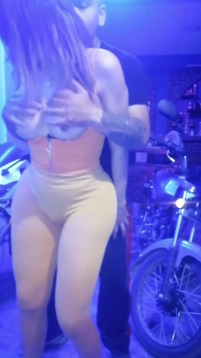 Barbietransxxxx: Questa Ragazza Ha Fatto Una Danza Sensuale per Me Così...