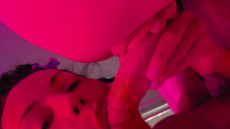 byalessa: Une Trans Lèche Un Cul Sexy