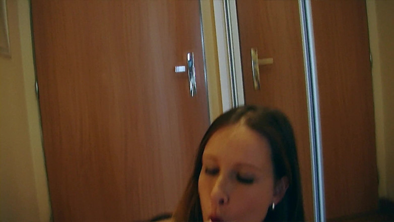Sexy Amateurz: Amateur plays with anal plug