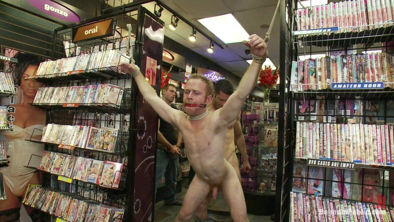 Bound in public: L'allenatore della palestra bollente viene legato e scopato in un...