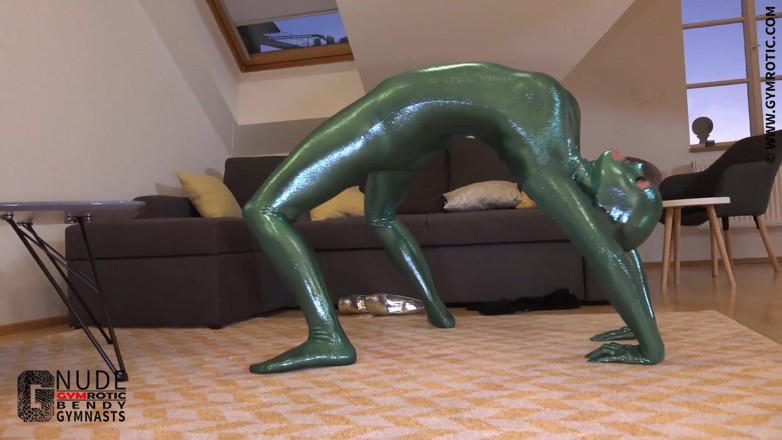 Gymrotic: Kathy Rose flexible in shiny Catsuit