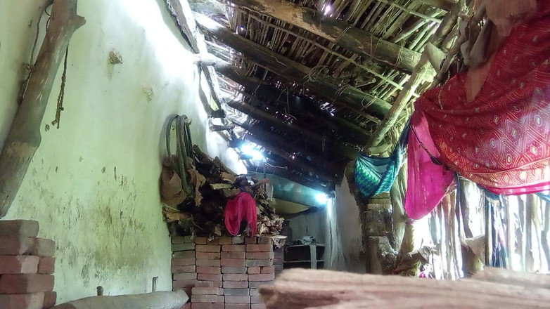 Premi pooja: 우리는 새로 결혼했고 우리 둘 다 정글에 갔고 나는 그녀가 우유를 가지고 그녀를 즐겼어