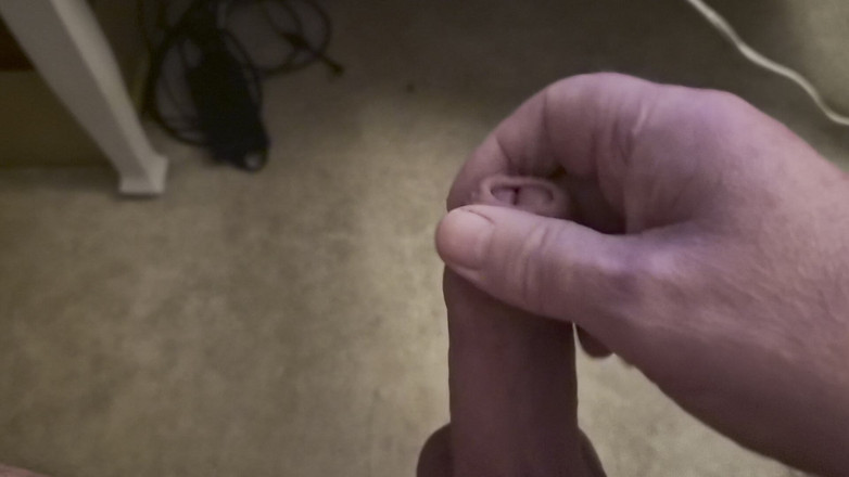 Pellefnatt: Bạn tôi ngồi trên ghế và sục con cu của...