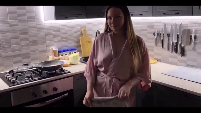 Loly Lola: Roztomilá kočička s křivkami je tvrdě ošukána v noci v...