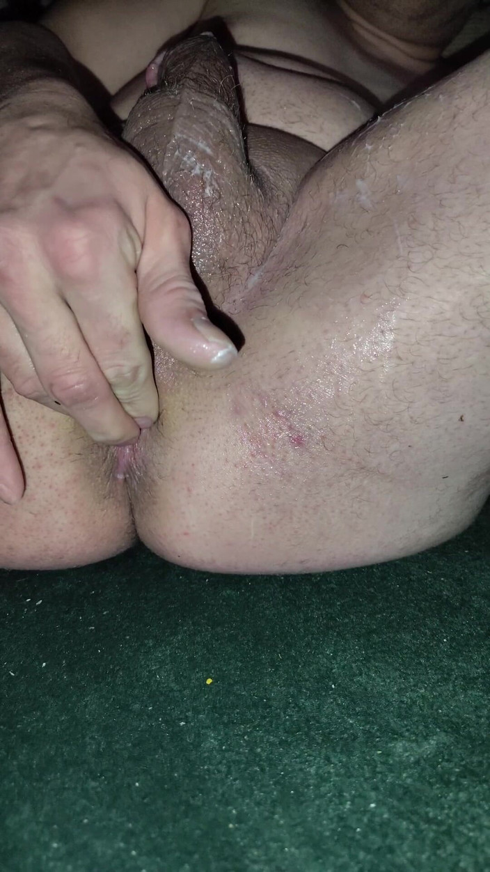 Jerkoffsunny: Jerkoffsunny écarte son trou du cul