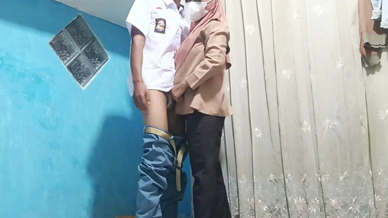 Rania: L'insegnante invita gli studenti a tornare a casa da scuola