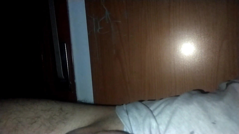 Lo Zborro: Děvka mi saje sperma a nemysli na toho paroháče (italský dialog)