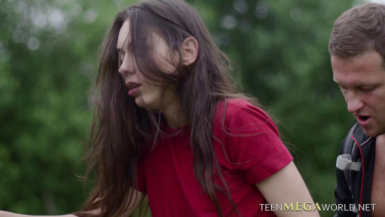 Teen Mega World: X-angels - भाग्यशाली हाइकर