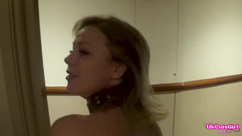 UKCuteGirl Lucy Lauren: Collared y corrected - entrenamiento sumiso en público