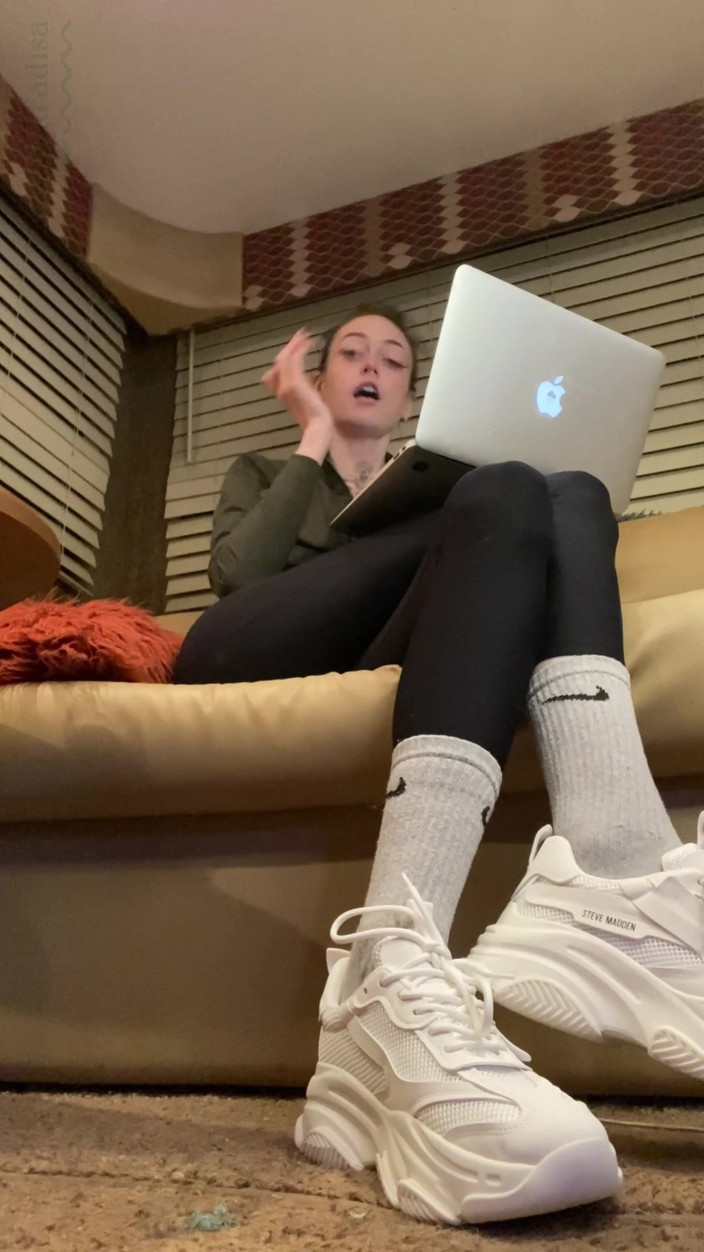 Nina Paradisa: Стискаю мого бойфренда, який урод ноги