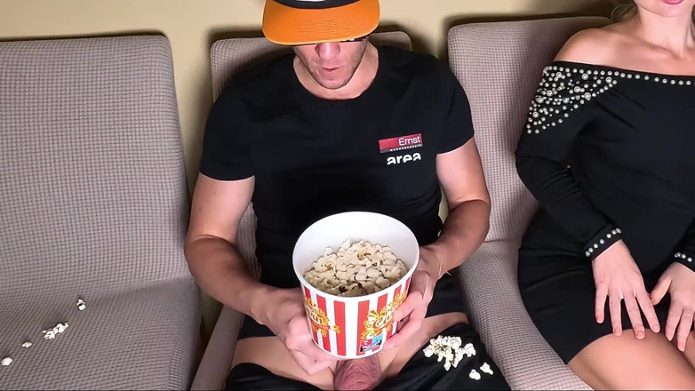 JessiJek: Bad Boy pieprzy seksowną mamuśkę w Teatrze Wielki kutas pieprzy...