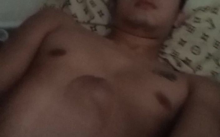 Kraken: Kraken - chico gay adolescente asiático masturbarse en su cama después...