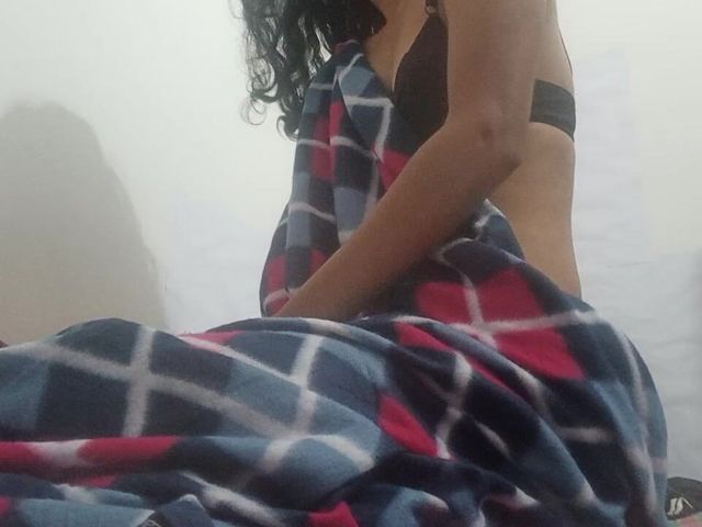 Hot Indian Desi Girl (Desi Girl Fun)