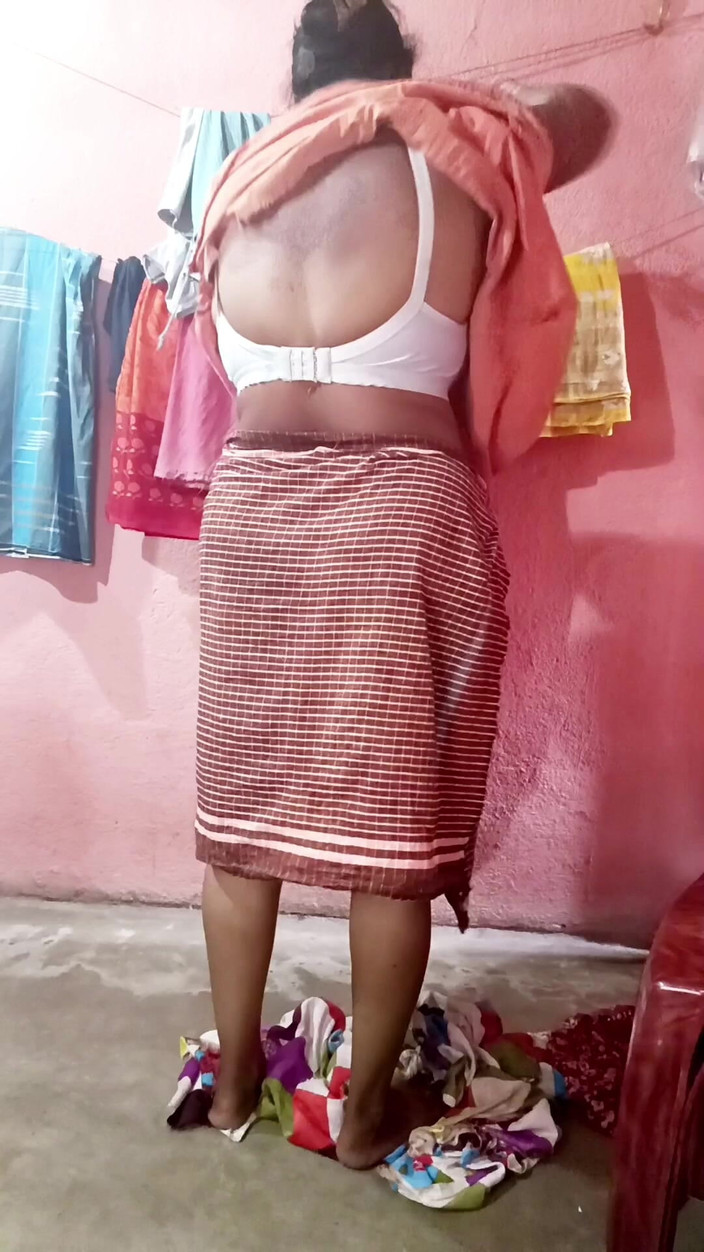 Pakhi0705: Sfw pekerjaan rumah harian dapur