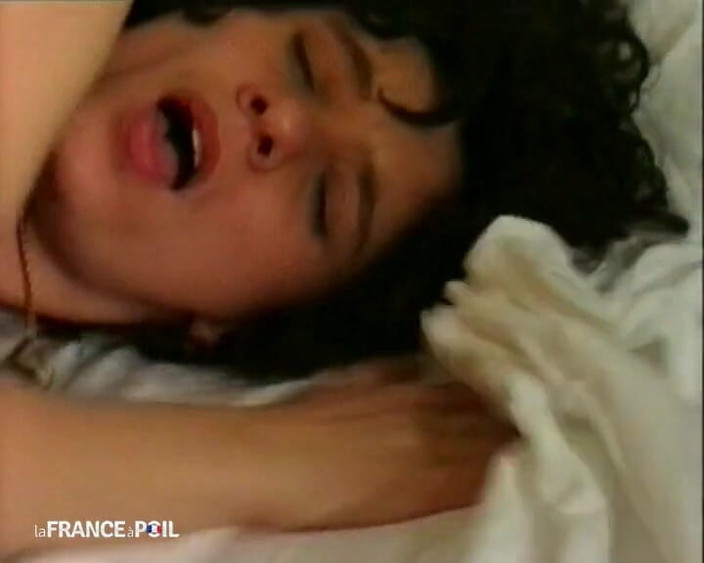 Rue Chaude: 보지를 핥아 깨어난 그녀.