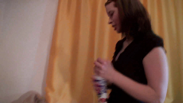 Femdom Austria: Arrosée de crème pendant la cérémonie du couronnement