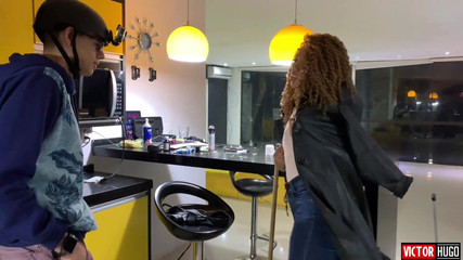 VictorHugo: Cewek ini jago banget nyepong kontolku