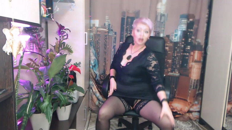 AimeeParadise: Маленька чорна сукня і мокра розтягнута пизда зрілої повії.!.