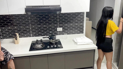 zacymaddy: Ea cere să o învețe cum să gătească în timp ce o...