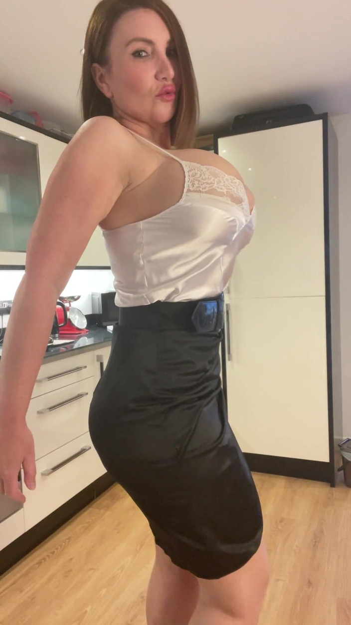 Sophie James: Big Breast Worship Satin, Nylons and High Heels Fetish