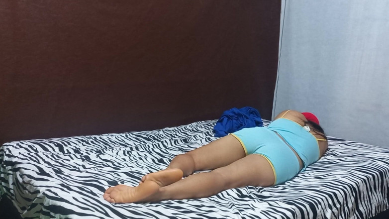 Martin13: 落ち着きのないカップル!他の誰かが部屋にいて、私たちに奇妙なことをしています 1