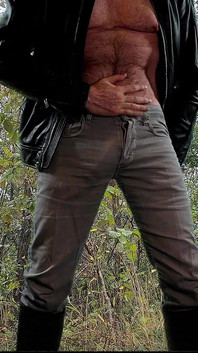 Crociera nella zona umida e una calda j/o sotto il riparo dei lavoratori