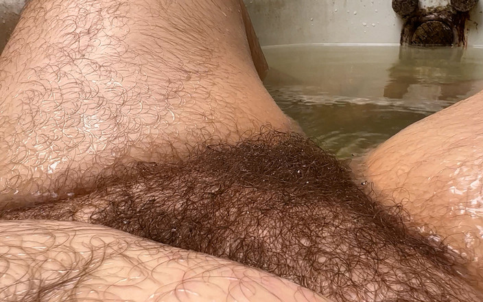 Brooke Casey: Dobberen voor Bush