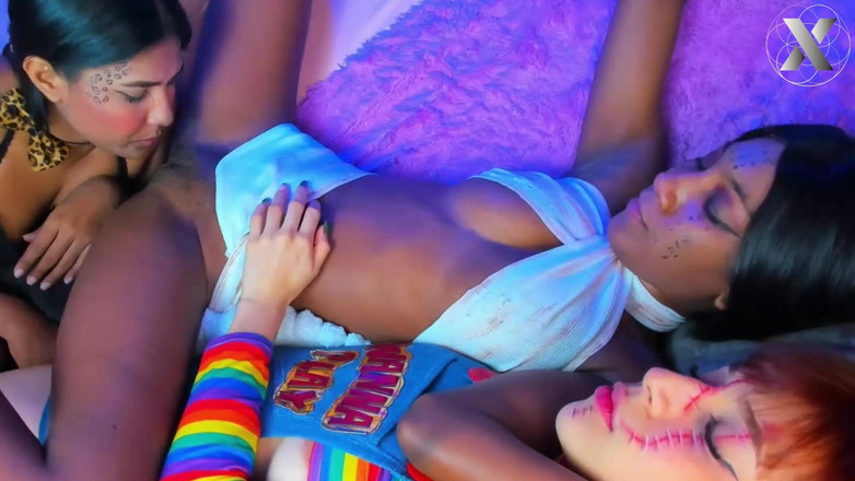 Lesbian Friends: Dwie nimfomanki dają sobie nawzajem oralną przyjemność