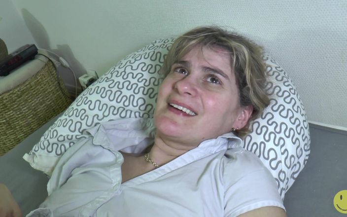 French Amateur Porn: O tânără de 40 de ani este cu pumnul de un...