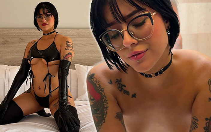 Hello Baby: Emo goth mädchen nimmt meinen schwanz tief in den hals...