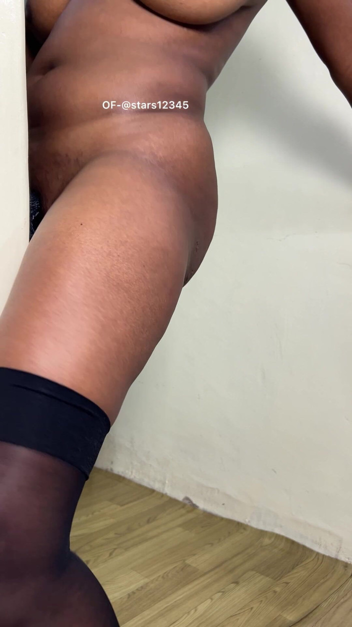 Its Nyota: Stockings and a Standing Quickie