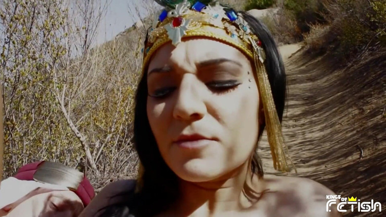 Big Tits for You: Gagica tatuată este futută în pizda ei rasă în aer liber de...