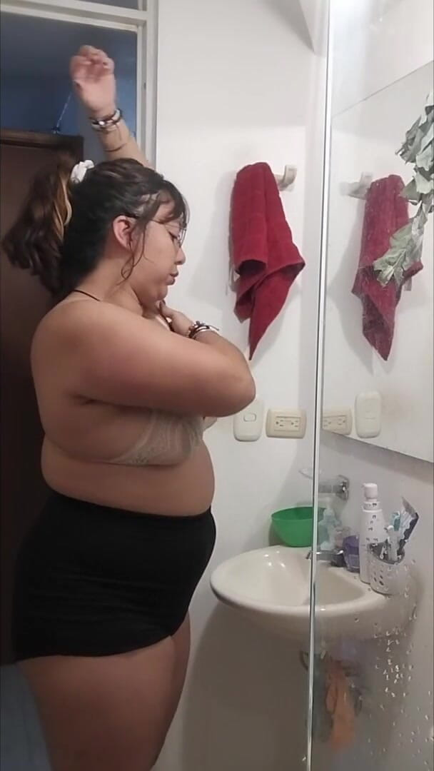 Nana Bela: Washing Hairy Armpits