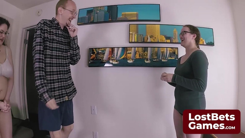 Lost Bets Games: Do striptýzových papírových nůžek se ponoří s opravdovým nadšením