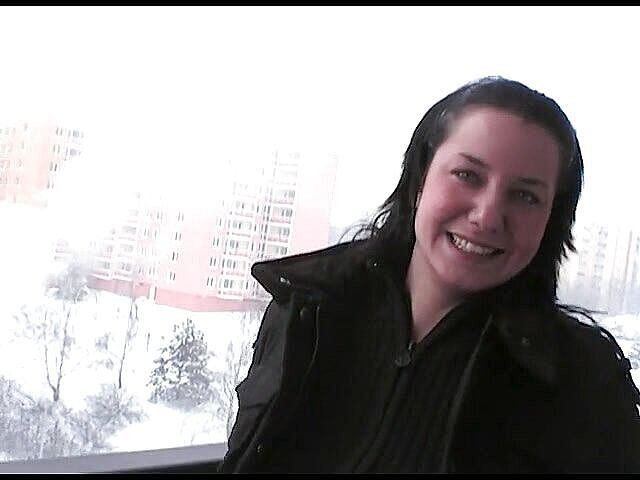 All Those Girlfriends: コンスエラは屋外で彼女の大きなおっぱいを点滅させます