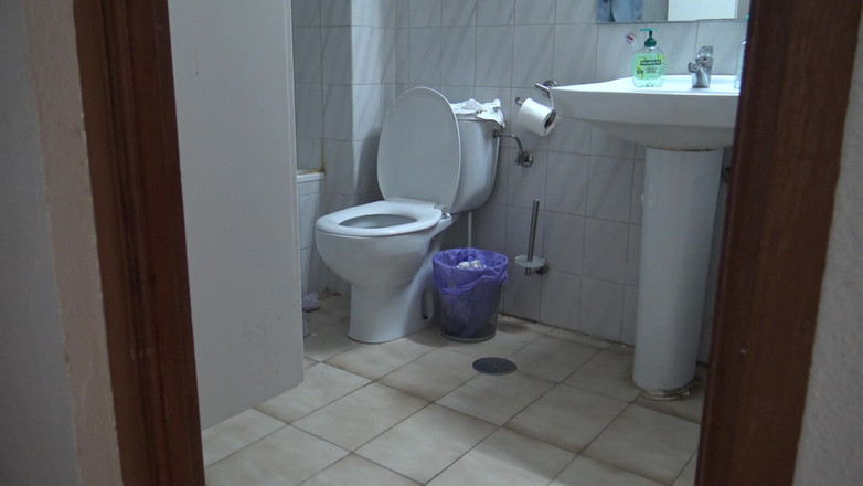 Souzan Halabi: Мусульманка застукала, я достаю мой большой черный член для моей турецкой коллеги.