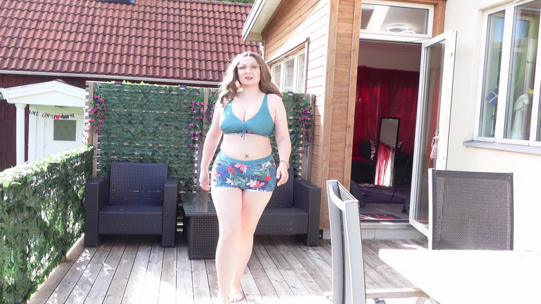 Arya Grander: Prova su Haul! Costumi da bagno estivi! La formosa MILF...