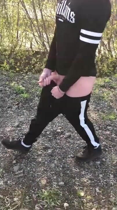 Dick Boys Studio: Extrême. Il Branle Sa Grosse Bite À La Gare