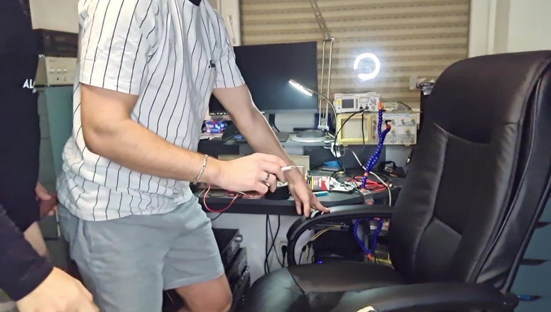 boyzxy212: Cowok gay ini dientot habis-habisan sambil pakai rokok