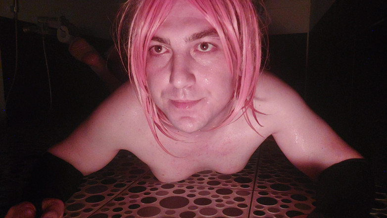 Kitty_Cross: Hübscher femboy hat bad farbenfrohe lichter, ambiente, große natürliche titten